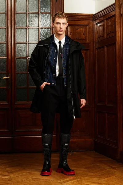 Look 50